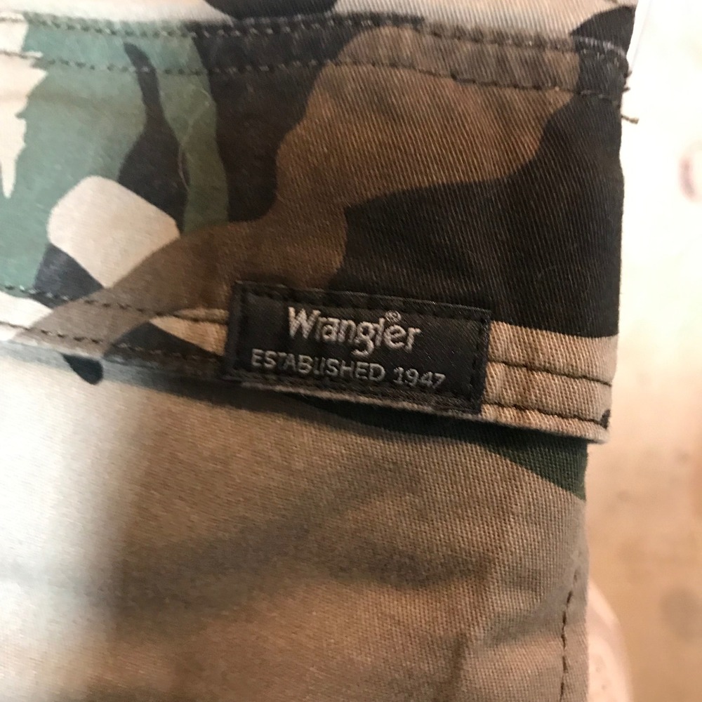 Wrangler Outdoor Mens Camo Cargo Shorts Green Brown Size 46 60ACW4M Stretch - Picture 12 of 12